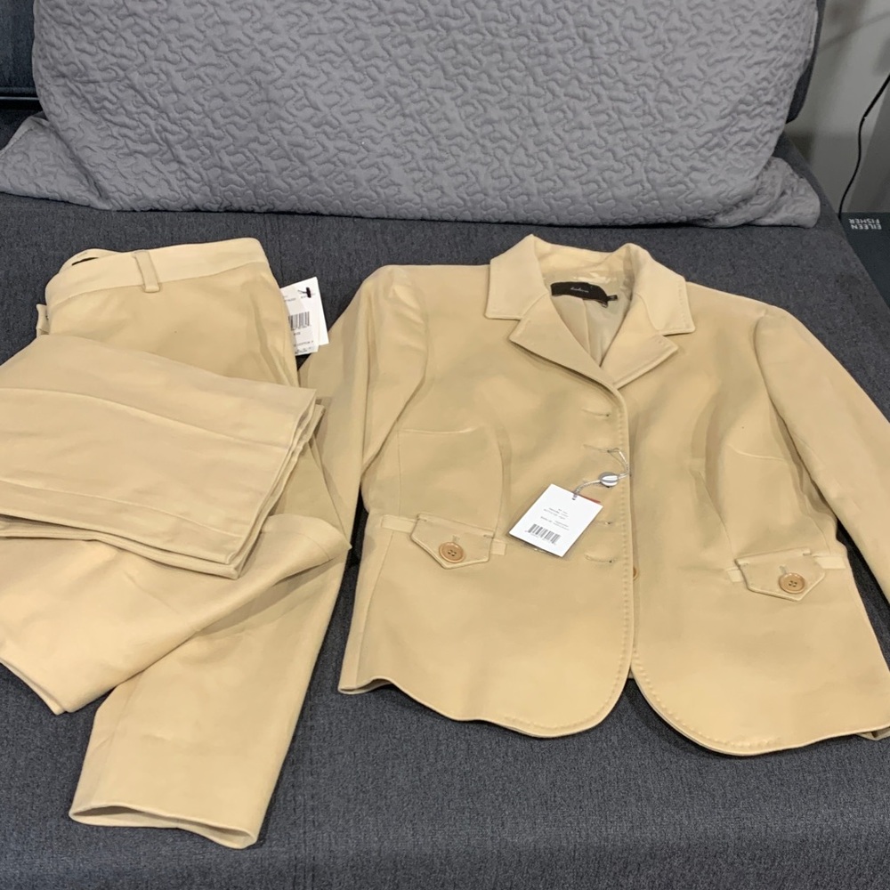 Kulson. Tan Pants & Blazer Set. Made in Italy